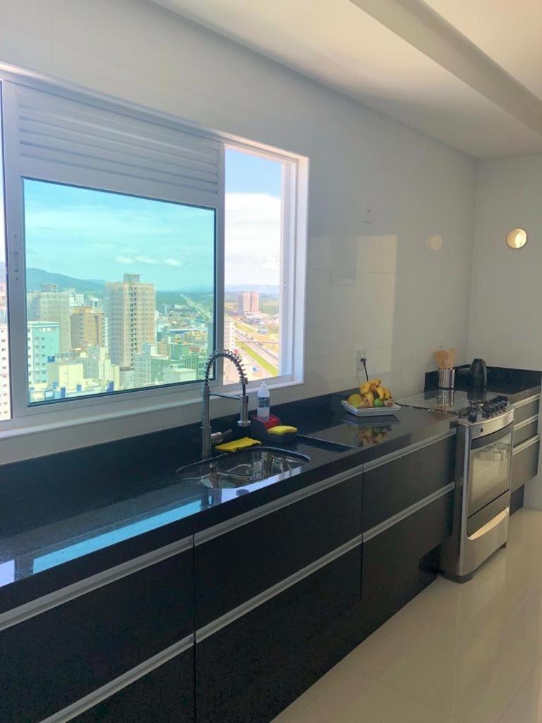 Cobertura Com Belissima Vista Para O Mar E Jacuzzi Итапема Экстерьер фото