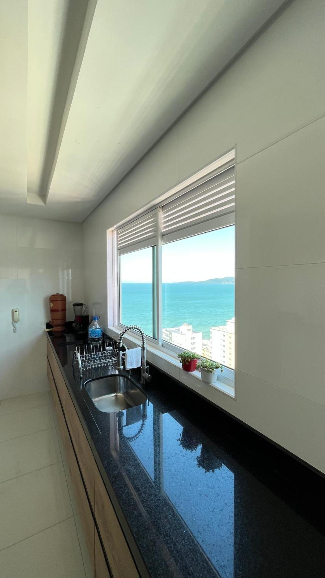 Cobertura Com Belissima Vista Para O Mar E Jacuzzi Итапема Экстерьер фото